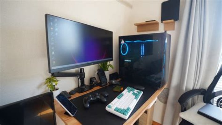 ゲーミングPCの置き場：通気と配線を意識した例