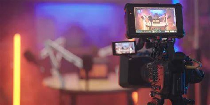 スマートフォンでライブ配信アーカイブを視聴する様子