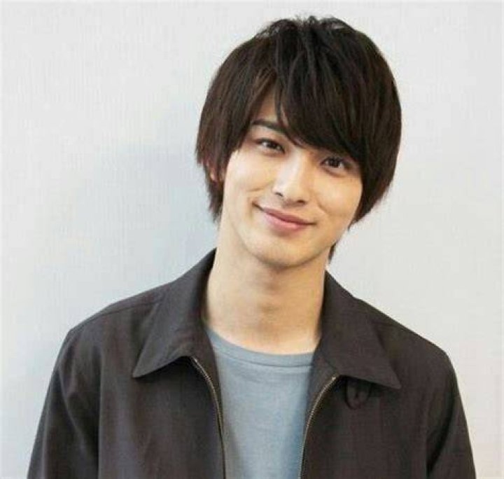 日本 俳優 左右非対称 イケメン